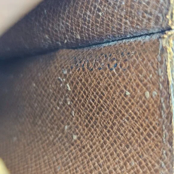 LV  Monogram Accessory Case - Picture 3 of 9